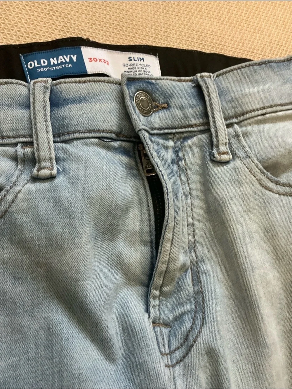 Old Navy Men's Slim Jeans in Light Gray Wash